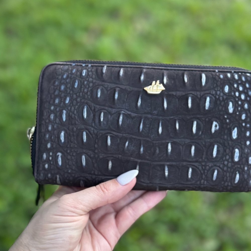 Brown Brahmin Wallet - Picture 11 of 12
